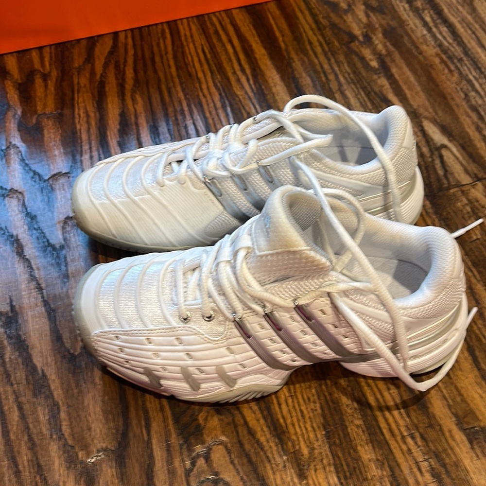 SIZE 7 ADIDAS Barricade 5 Classic Trainers Sneakers Tennis Shoes. These run big.